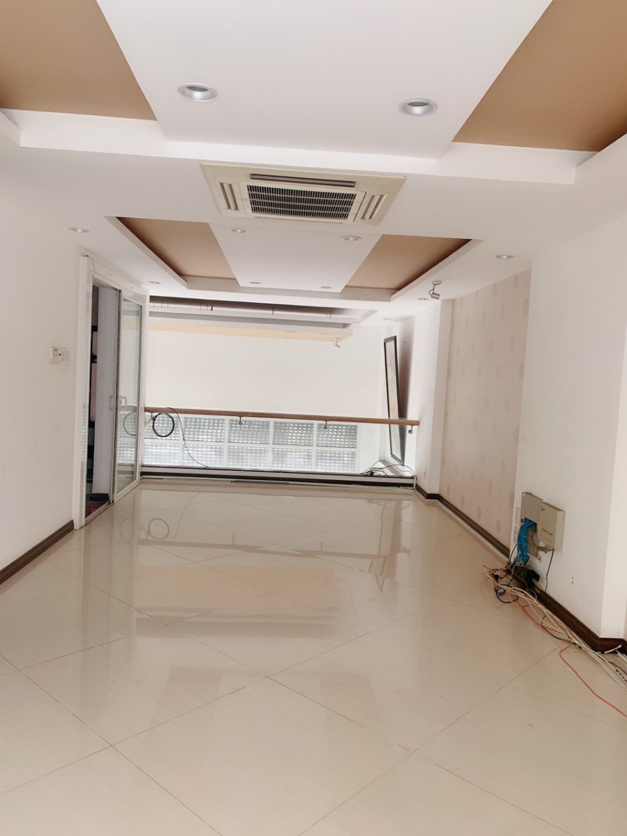 Cho thuê ngay mặt bằng kinh doanh 87m2, giá 22 triệu, mé Sky Garden, Phú Mỹ Hưng