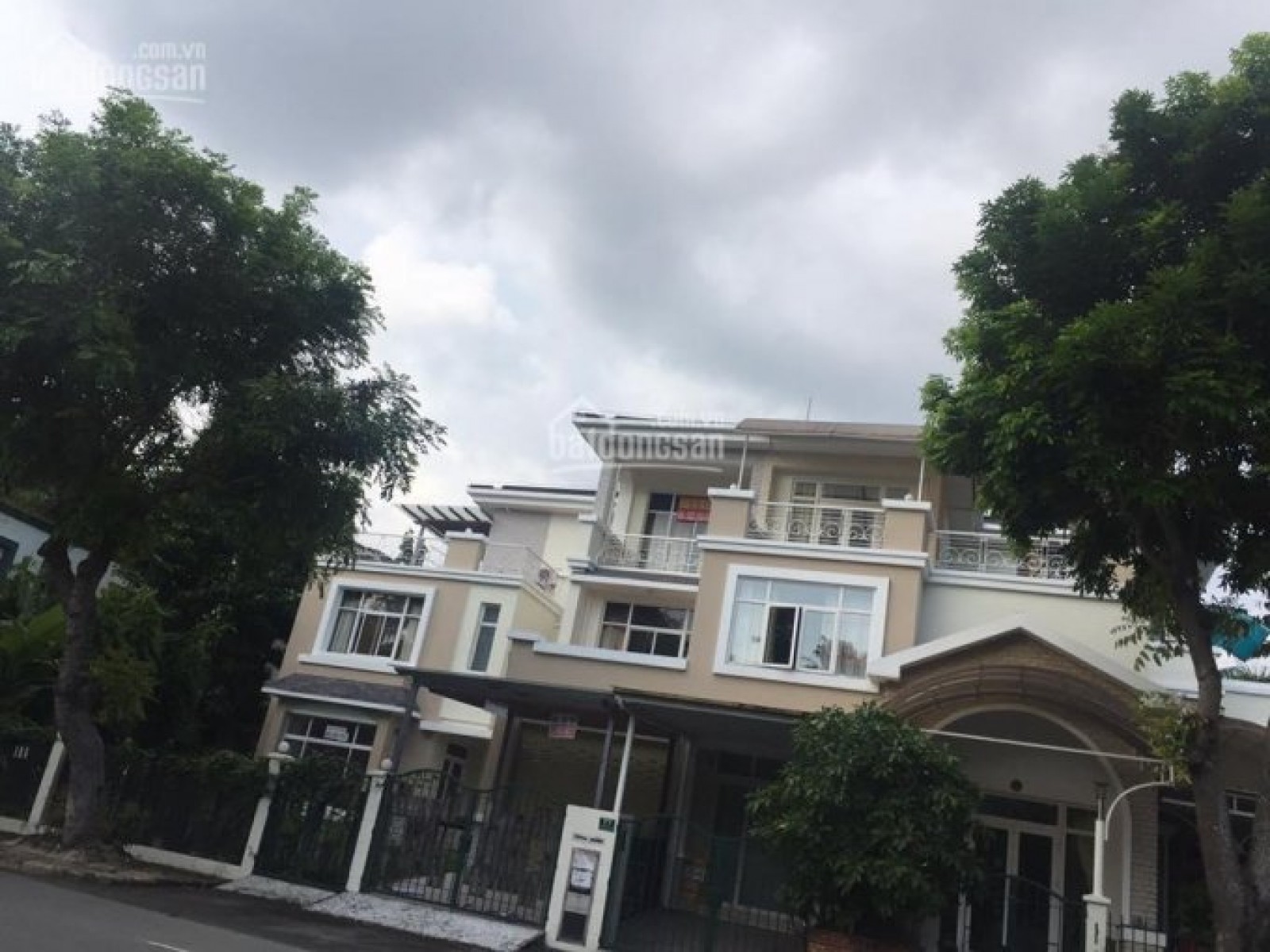 Cho thuê biệt thự Mỹ Giang 2, 4PN đã trang bị đày đủ nội thất, giá chỉ 30 triệu/tháng, rẻ nhất thị trường.