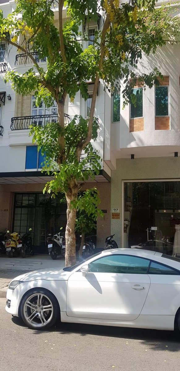 Nhà hưng Gia Phú Mỹ Hưng, Q7 vừa sơn sửa lại mới đẹp, 6x18,5, giá 49 triệu/tháng.