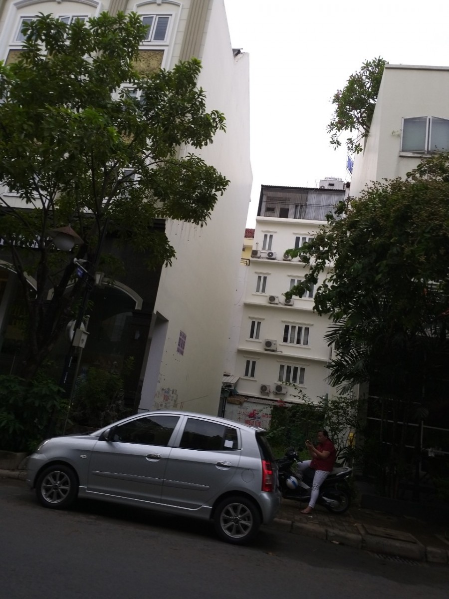 Bán gấp lô đất Hưng đường số 6 Phú Mỹ Hưng Quận 7, Tp. HCM. Dt: 6*18,5, giá rẻ