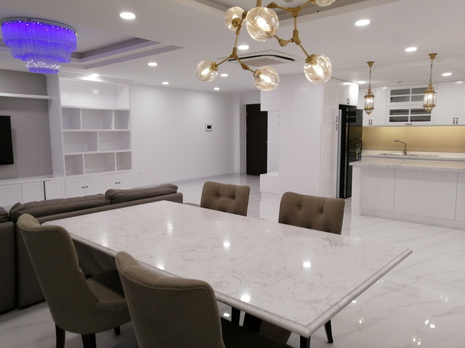 Cần cho thuê Happy Valley, PMH, Q7 có 82m2 có 2PN 2WC 16 triệu/ tháng nhà đẹp full nội thất.