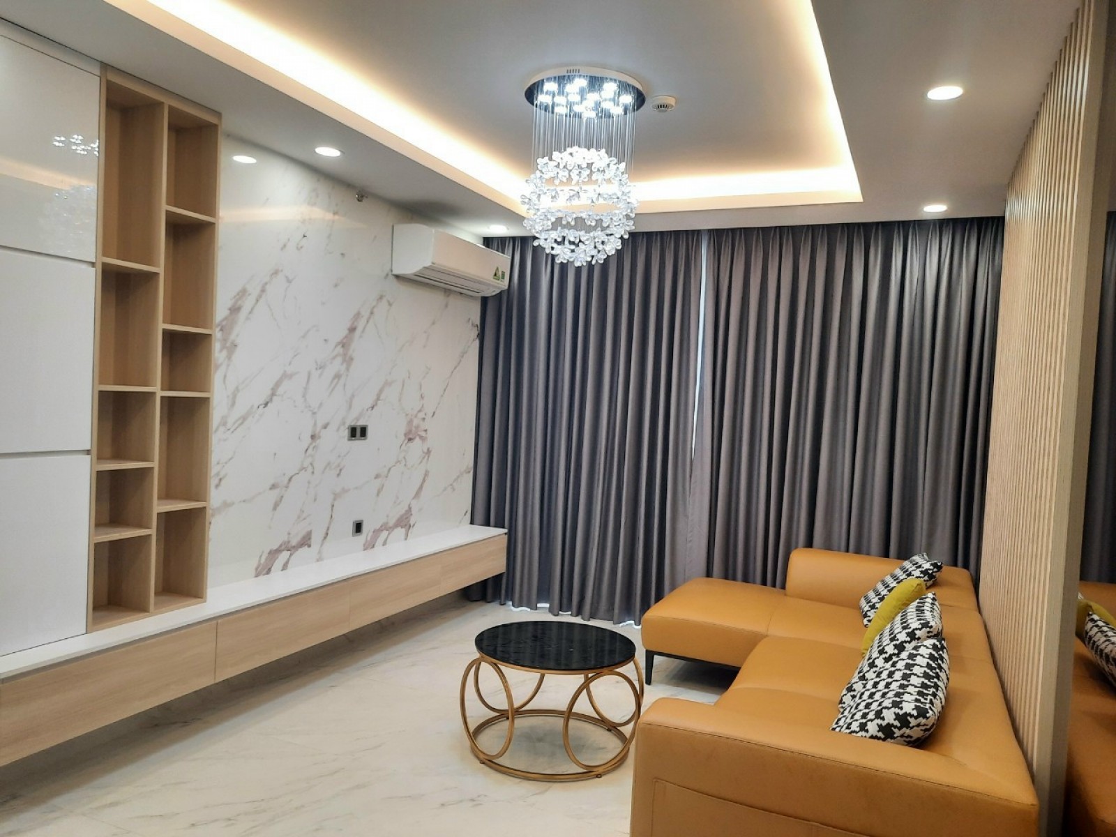 Cho thuê gấp căn hộ Green Valley, PMH, quận 7. Nội thất cao cấp, lầu cao, giá tốt chỉ 24 triệu/tháng.