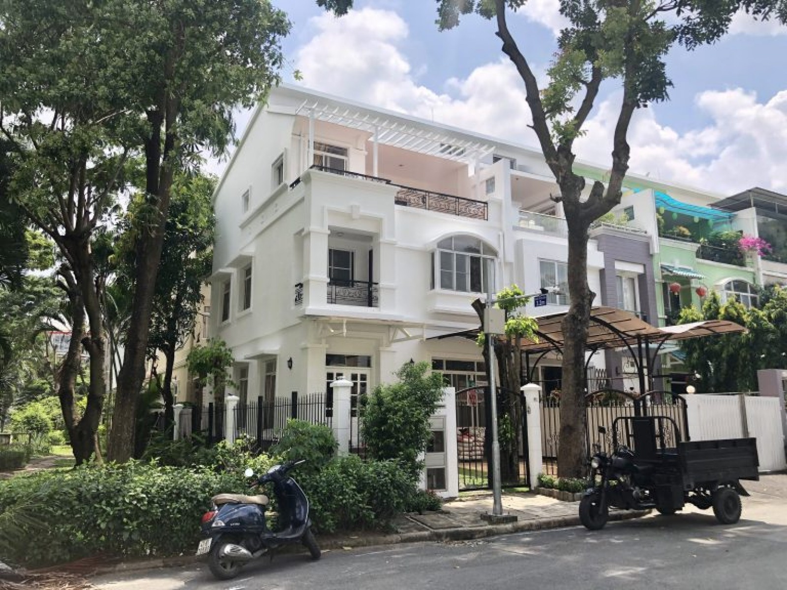 Cho thuê biệt thự Mỹ Thái Phú Mỹ Hưng, Quận 7.  Biệt thự thiết kế: 4PN + 1 phòng khách + 4WC.