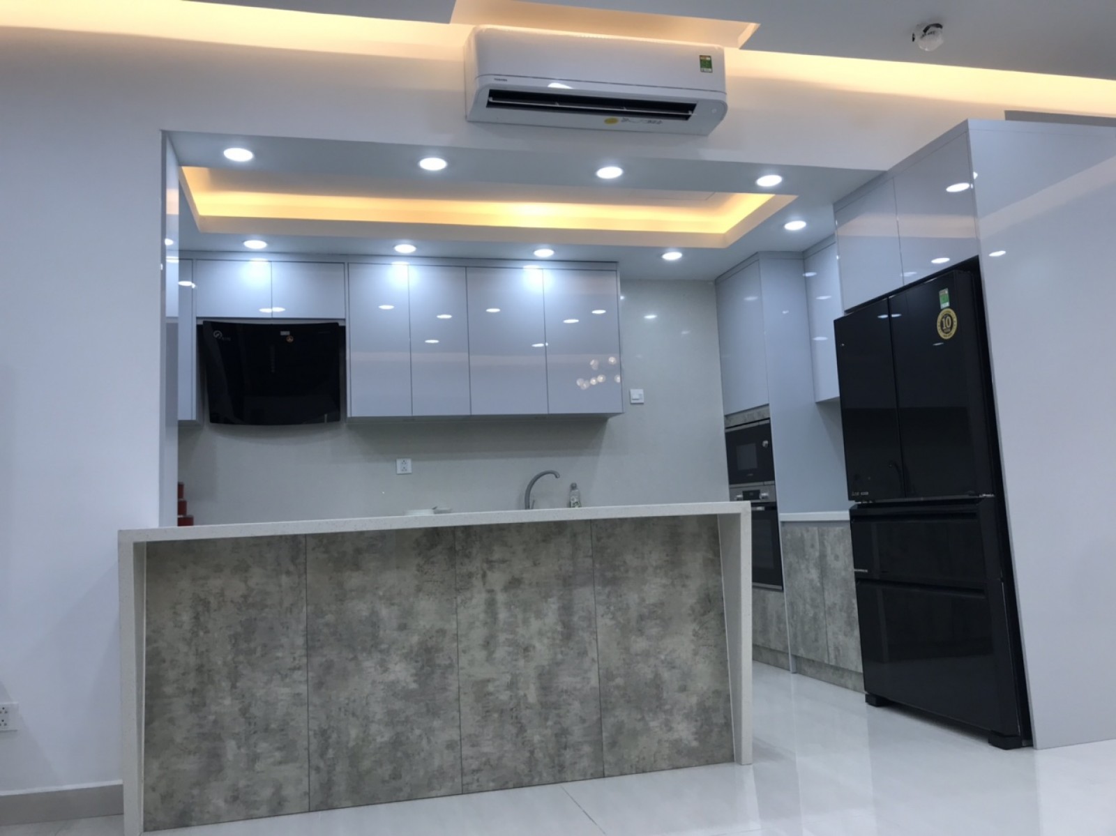 Cho thuê căn hộ cao cấp Riverpark, PMH Q7 lầu cao view sông DT 140m2, full nội thất mới 100% giá 33 tr/tháng