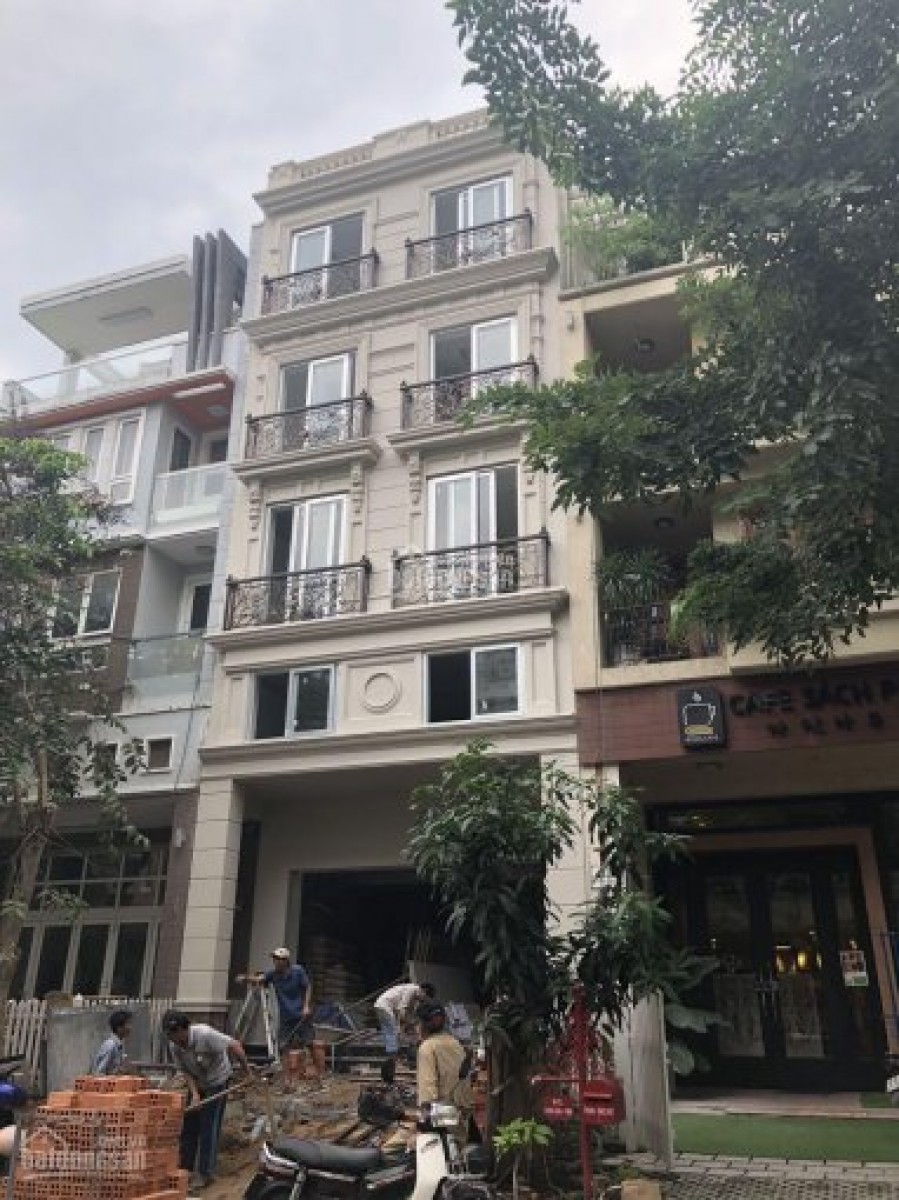 Cho thuê gấp căn hộ dịch vụ Hưng Gia Hưng Phước, Phú Mỹ Hưng, Quận 7, giá 68 triệu/tháng