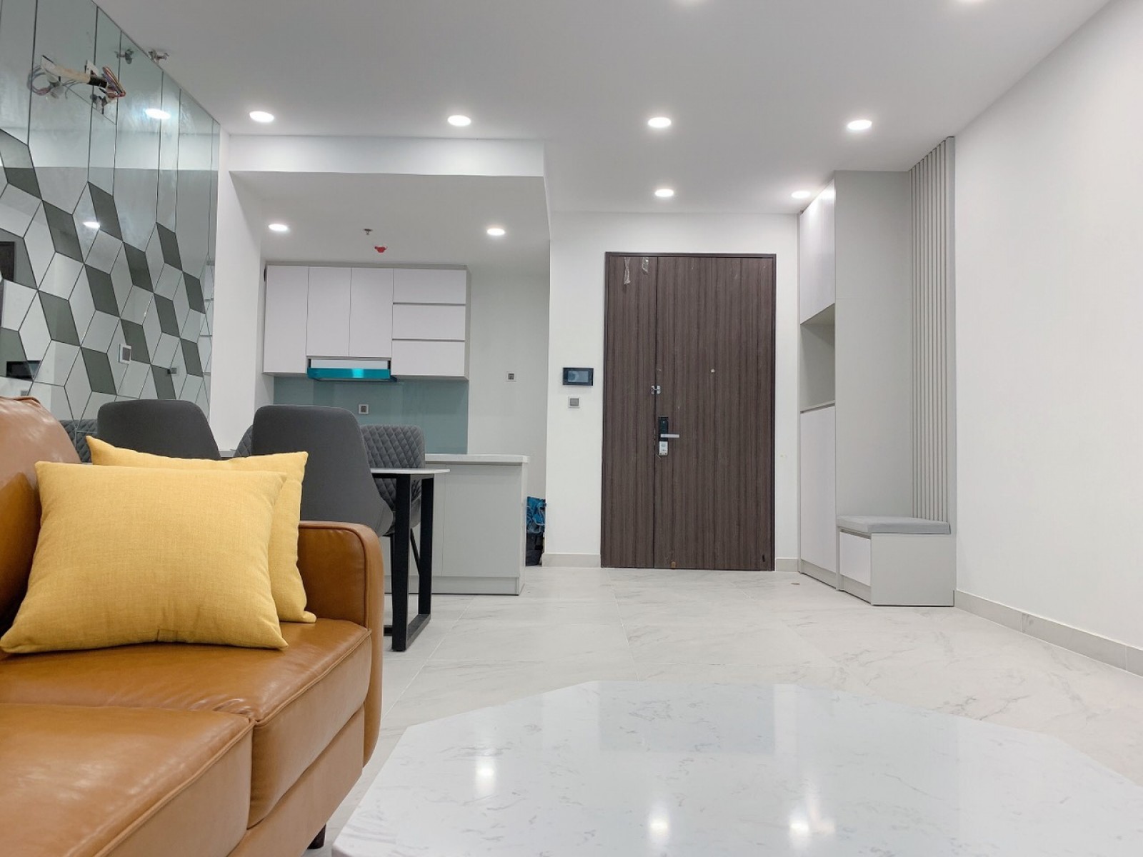 Cần tiền bán gấp căn hộ Mỹ Khánh 4, Phú Mỹ Hưng, Q7, 118m2, 3PN, 2WC giá: 3.6 tỷ nhà đẹp mới nội thất cao cấp.