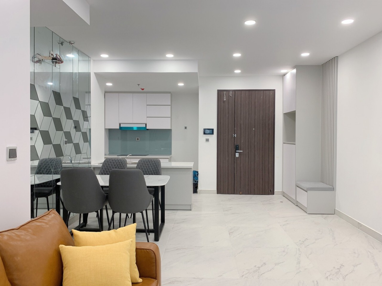 Cần tiền bán gấp căn hộ Mỹ Khánh 4, Phú Mỹ Hưng, Q7, 118m2, 3PN, 2WC giá: 3.6 tỷ nhà đẹp mới nội thất cao cấp.