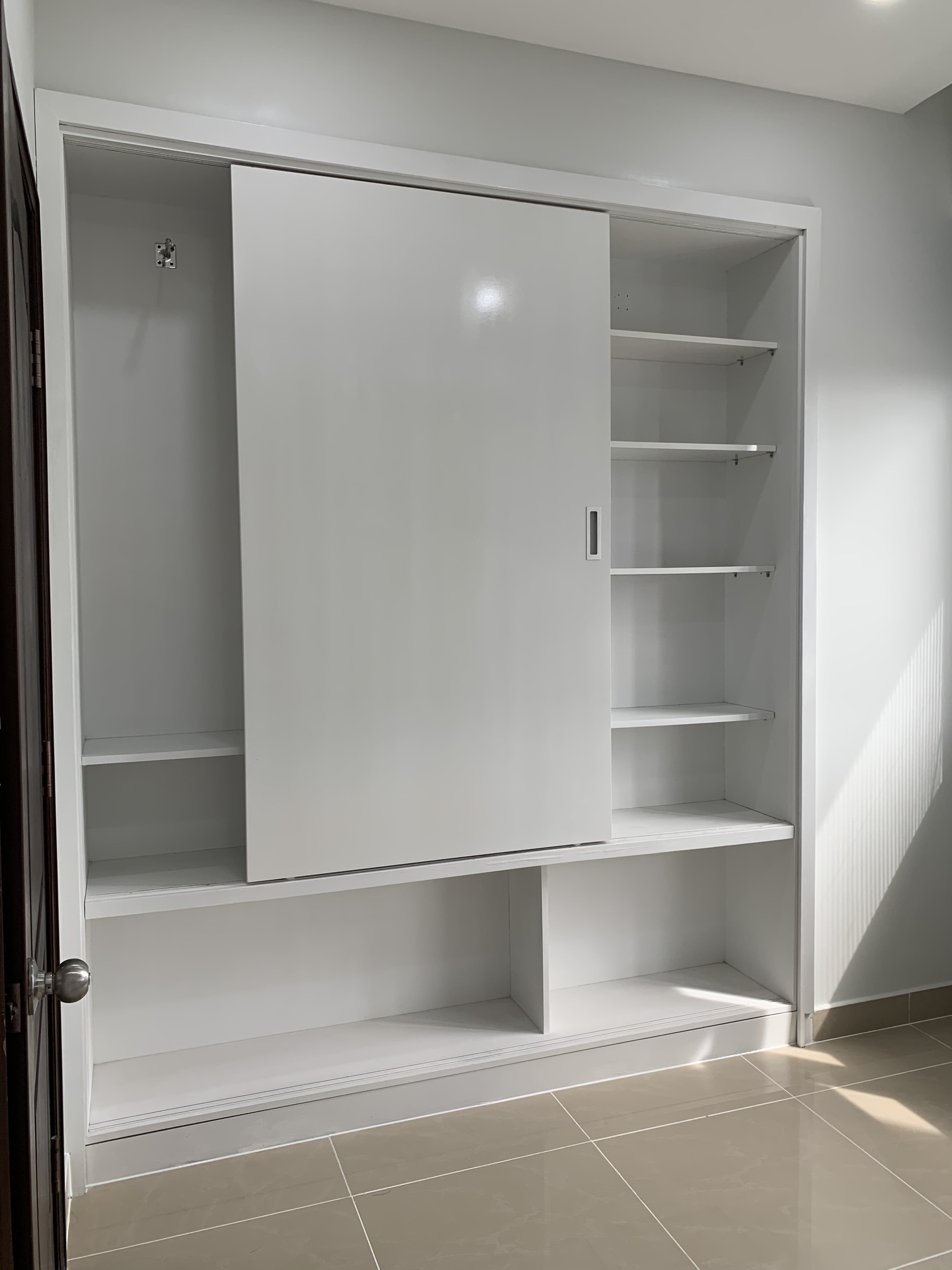 Cần cho thuê CHCC đối diện trường Đinh Thiện Lý mặt tiền Nguyễn Đức Cảnh , dt 192m2