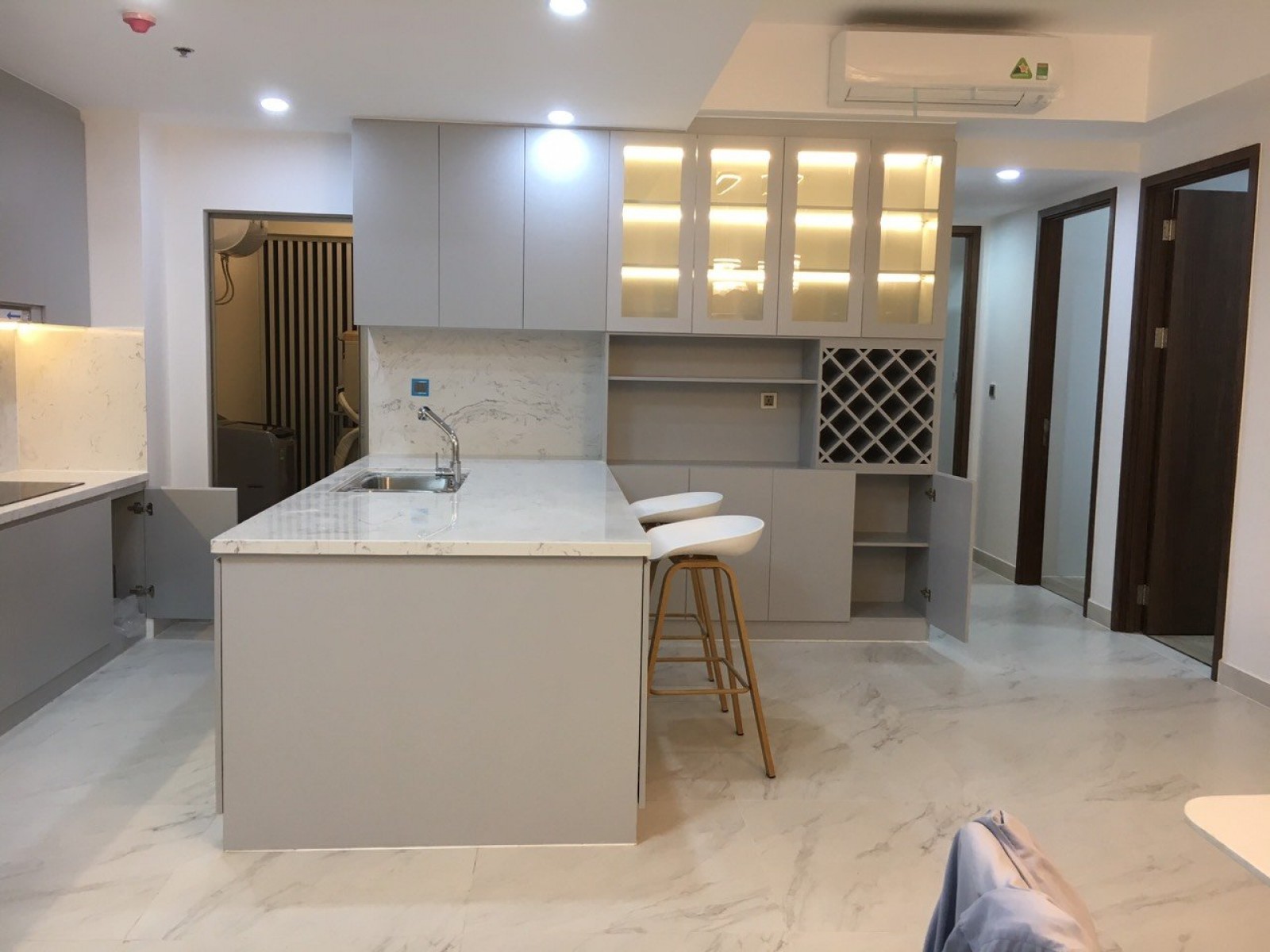 Cần cho thuê Mỹ Phát, Đ.Nguyễn Đức Cảnh, Tân Phong, Q7, S=137m2, giá 27tr/tháng - 304