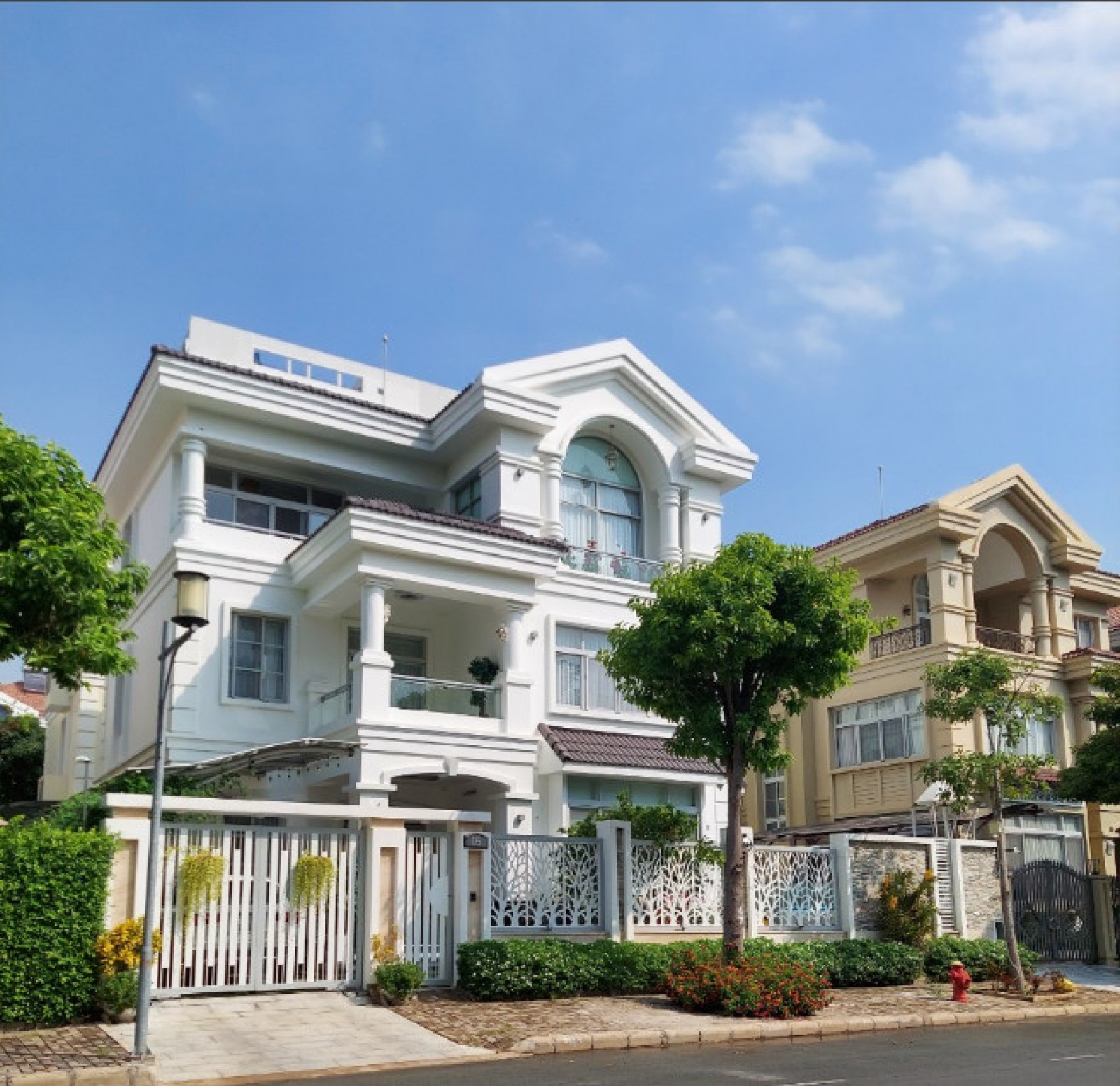 Cho thuê biệt thự Nam Quang 1, Phú Mỹ Hưng Q7, có hồ bơi. Giá 100 triệu/tháng, 5 phòng ngủ