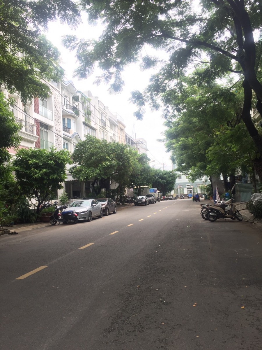 Bán lô đất nhà phố 6x18,5m mặt tiền đường Phan Khiêm Ích, Phú Mỹ Hưng