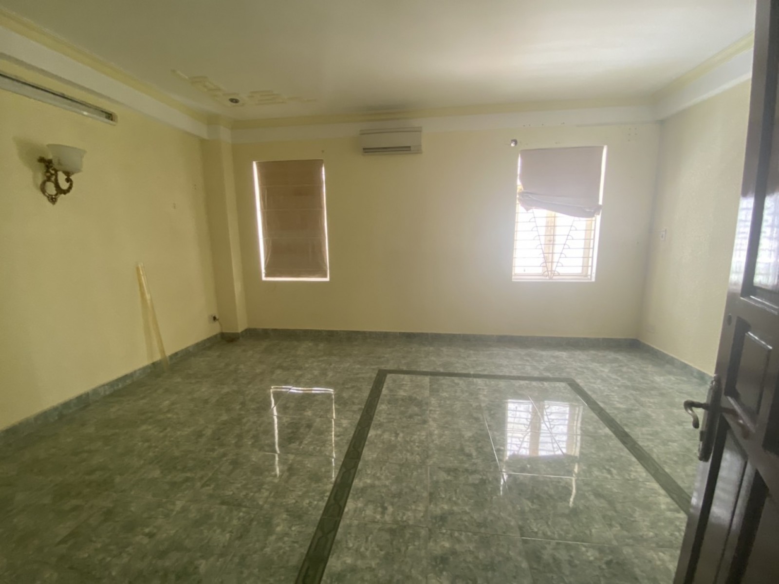 Bán nhà phố mặt tiền đường 17m khu Thương Mại Giải Trí, Phú Mỹ Hưng - 5112