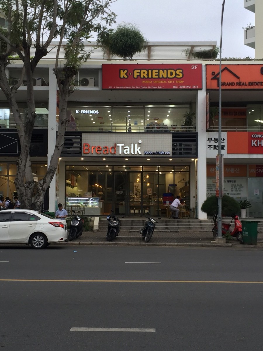 Shop sở hữu vị trí đắc địa ở Phú Mỹ Hưng với giá thuê lại cực tốt