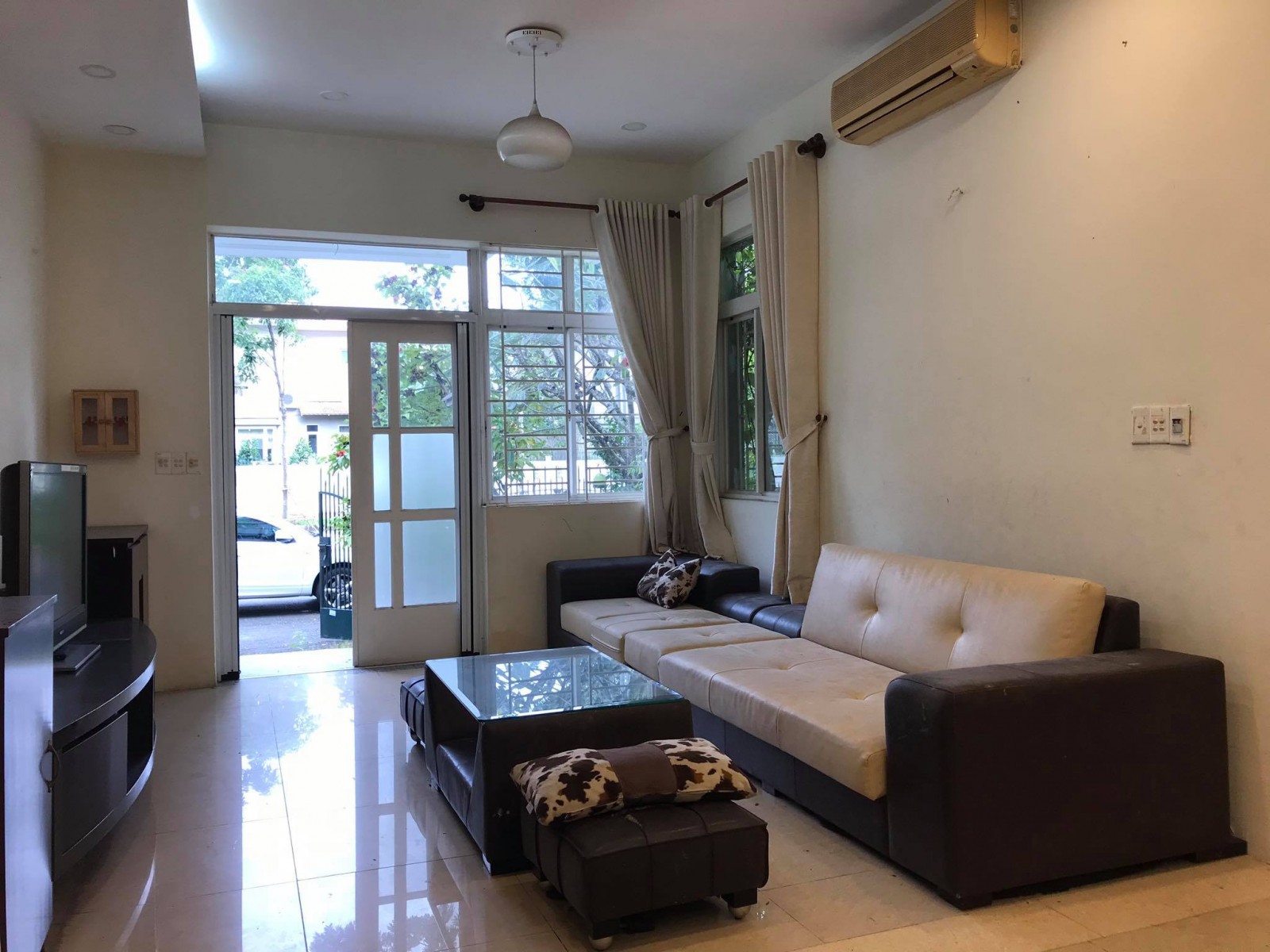 Cho thuê biệt thự có 4 phòng ngủ có sân vườn khu Mỹ Kim 2, Phú Mỹ Hưng - 5667