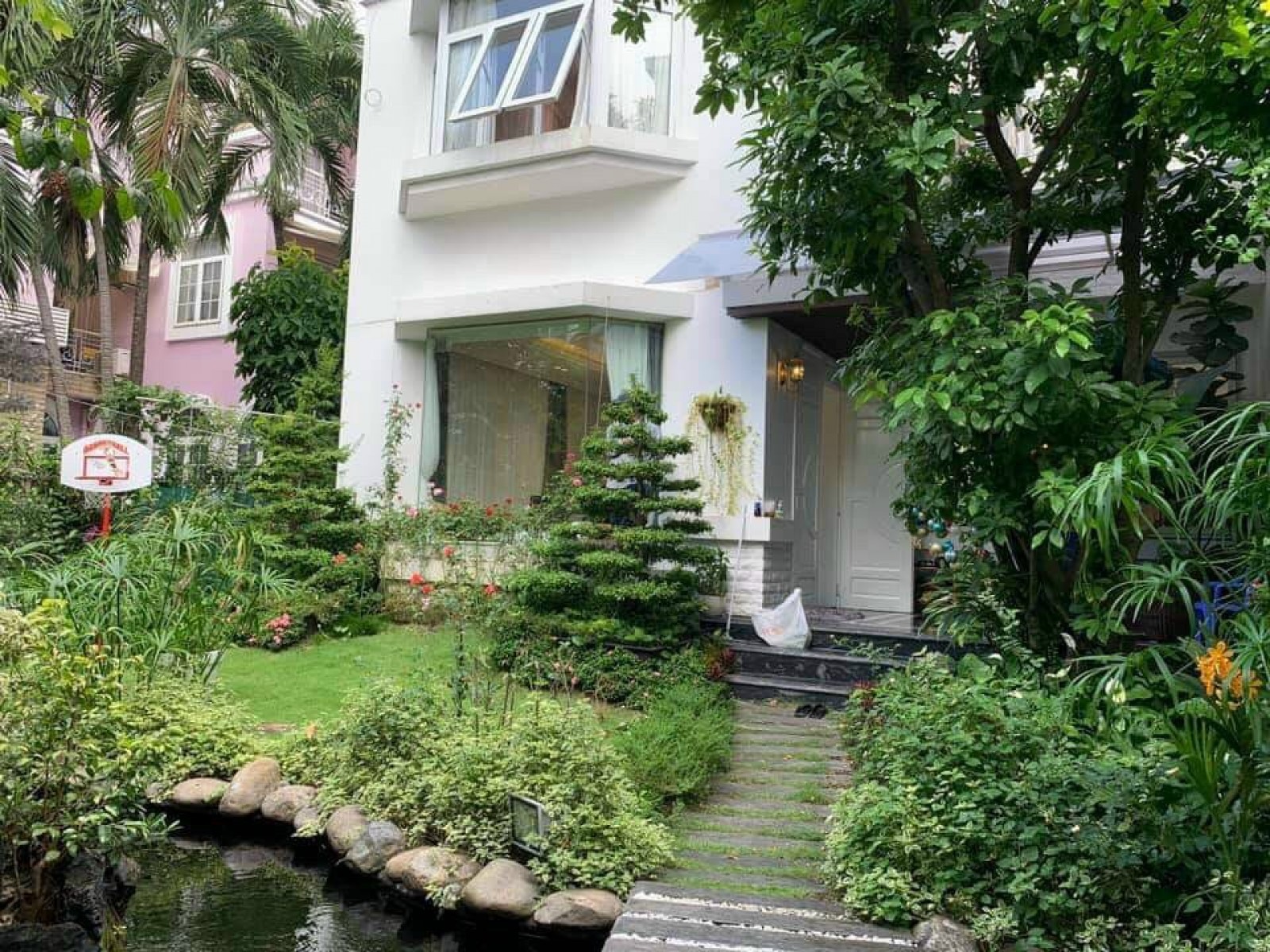 Cho thuê căn góc biệt thự có sân vườn rộng 256m2 Mỹ Phú 1, Phú Mỹ Hưng