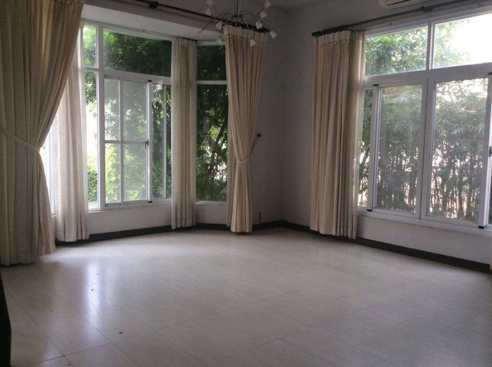 Cho thuê biệt thự tứ lập Mỹ Phú, Phú Mỹ Hưng có sân vườn rộng 256m2 - 5742