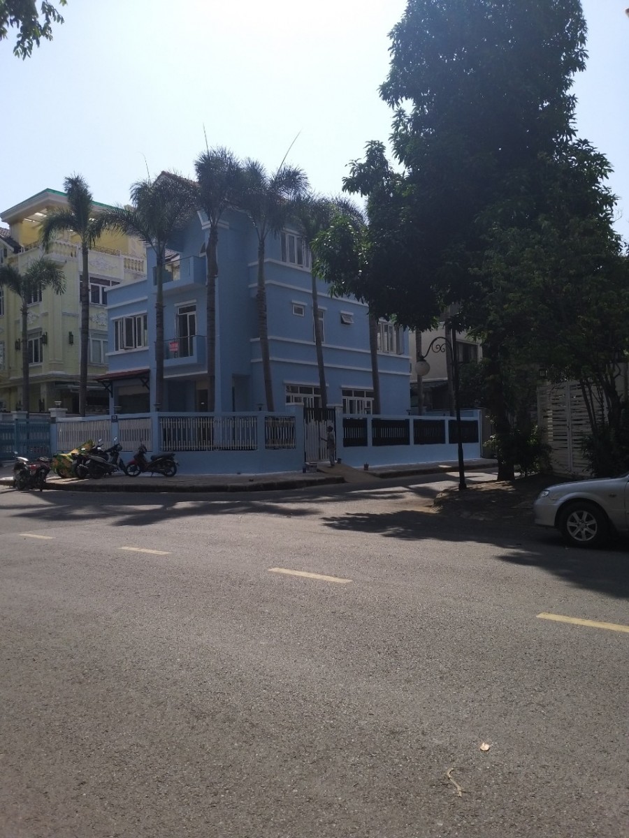 Cho thuê biệt thự Phạm Thái Bường, Phú Mỹ Hưng, Q 7, Nhà MỚI đẹp, 4PN Giá: 61 triệu/th. DT: 300m² - 5915