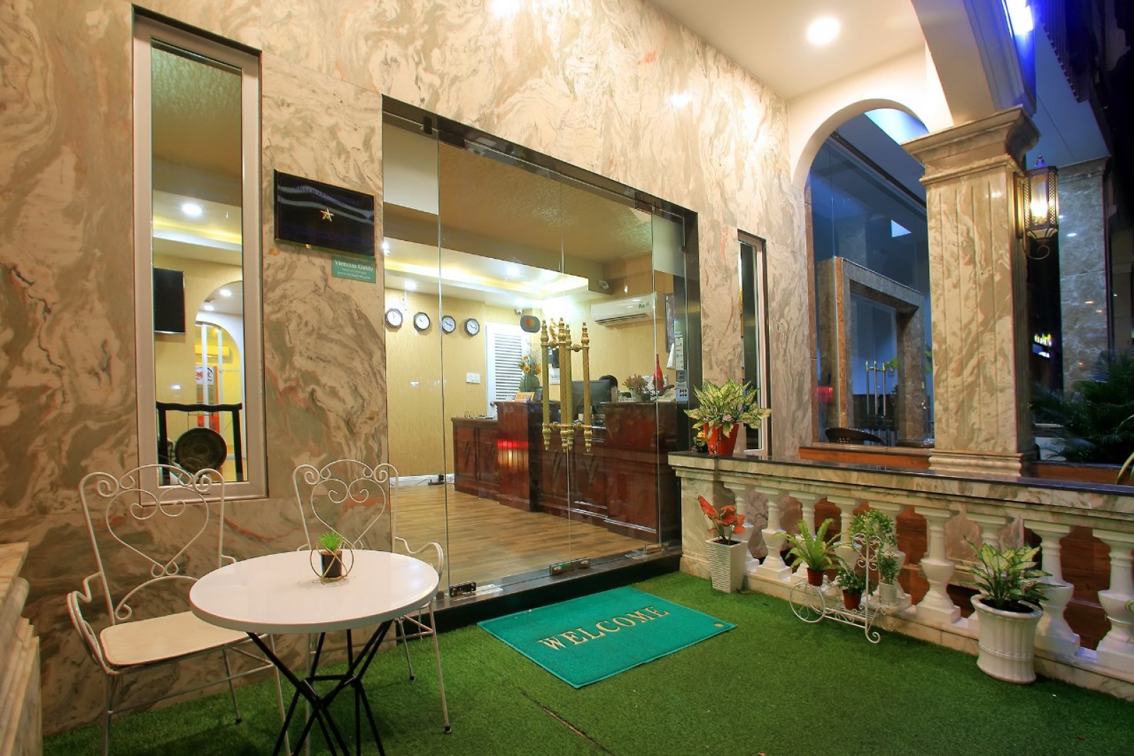 Cho thuê mặt bằng kinh doanh nhà hàng, cafe, quán ăn góc 2 mặt tiền, vị trí đắc địa.