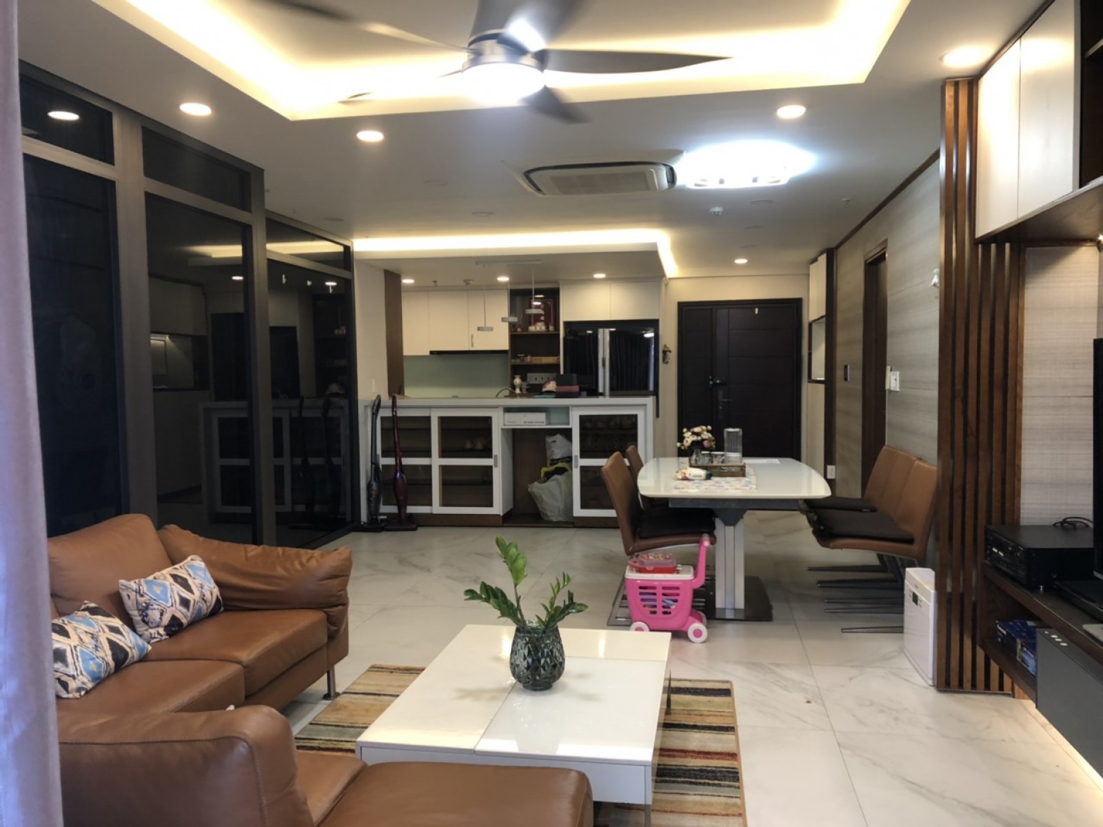 Bán nhanh căn hộ Scenic Valley, 3PN, 2WC, giá 8,5 tỷ TL (bao gồm thuế + phí). view sông, sân golf