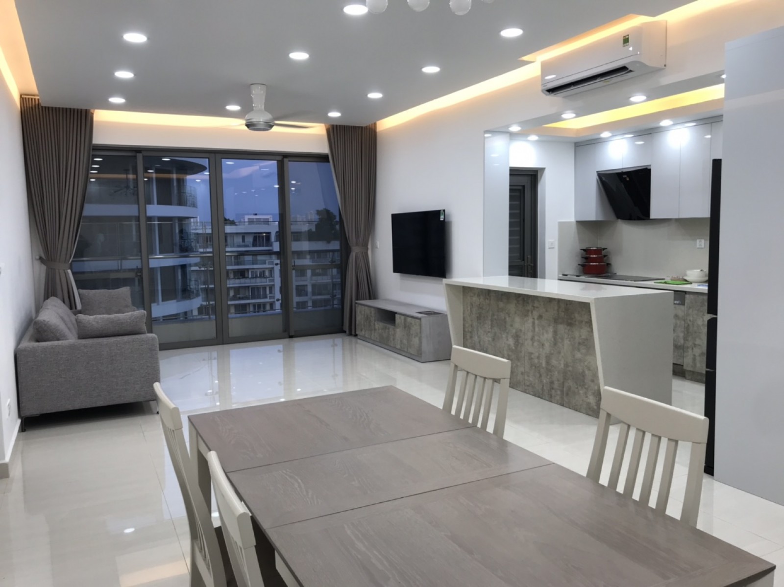 Cần cho thuê nhanh căn hộ Riverside Residence,nhà nội thất đầy đủ , view sông thoáng mát