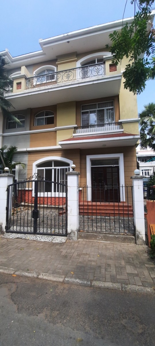 Cần cho thuê gấp biệt thự Mỹ Giang, cạnh cầu Ánh Sao Phú Mỹ Hưng, quận 7. Nhà đẹp, giá tốt