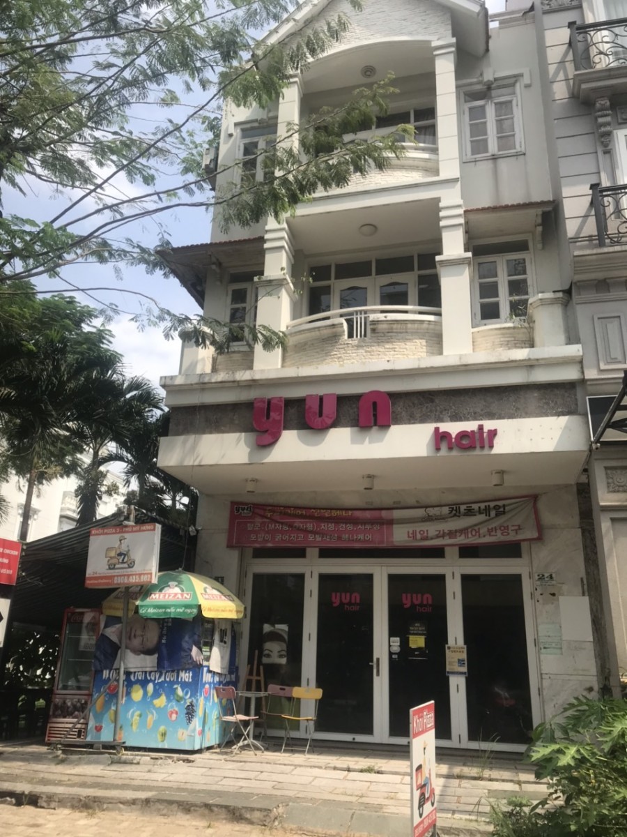 Gia đình cần cho thuê nhà phố Phú Mỹ Hưng, Q7 Căn góc công viên.