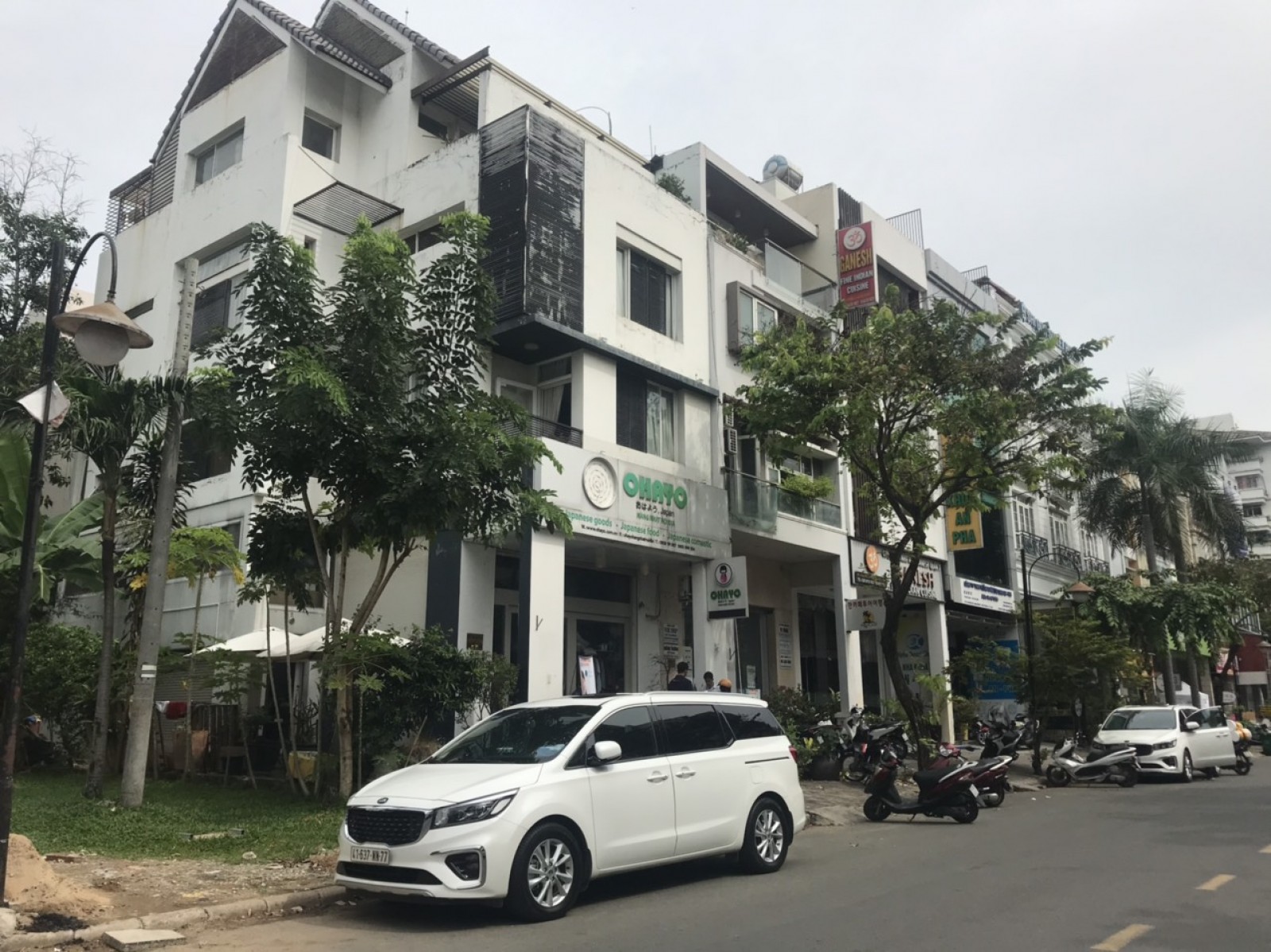Cần cho thuê nhà phố nguyên căn Phú Mỹ Hưng, giá 57 triệu/th, trệt, lửng, 3 lầu. LH: 0917857039