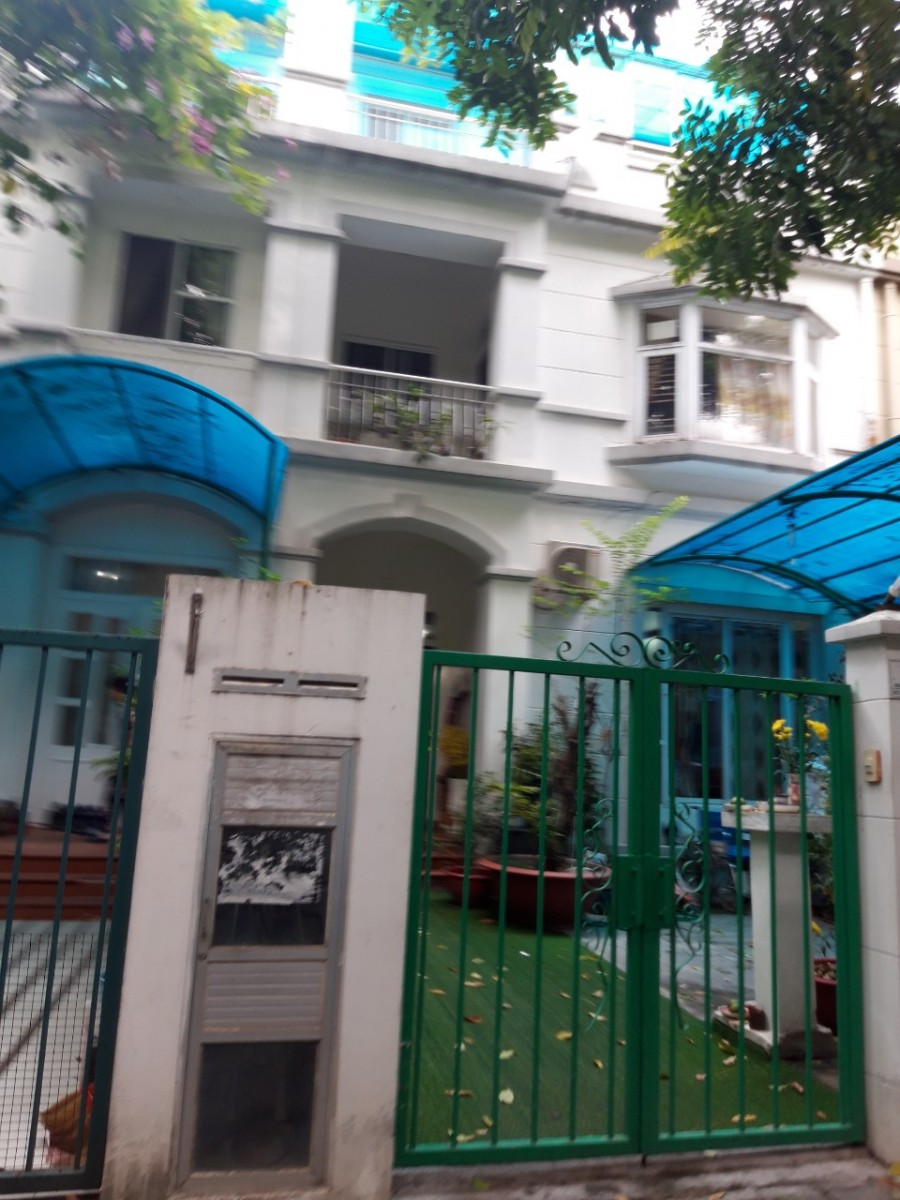 Biệt thự Hưng Thái, Phú Mỹ Hưng, DT: 126m2, nhà siêu đẹp. Giá tốt: 27 tỷ, LH: 0902857558 THANH PHONG.
