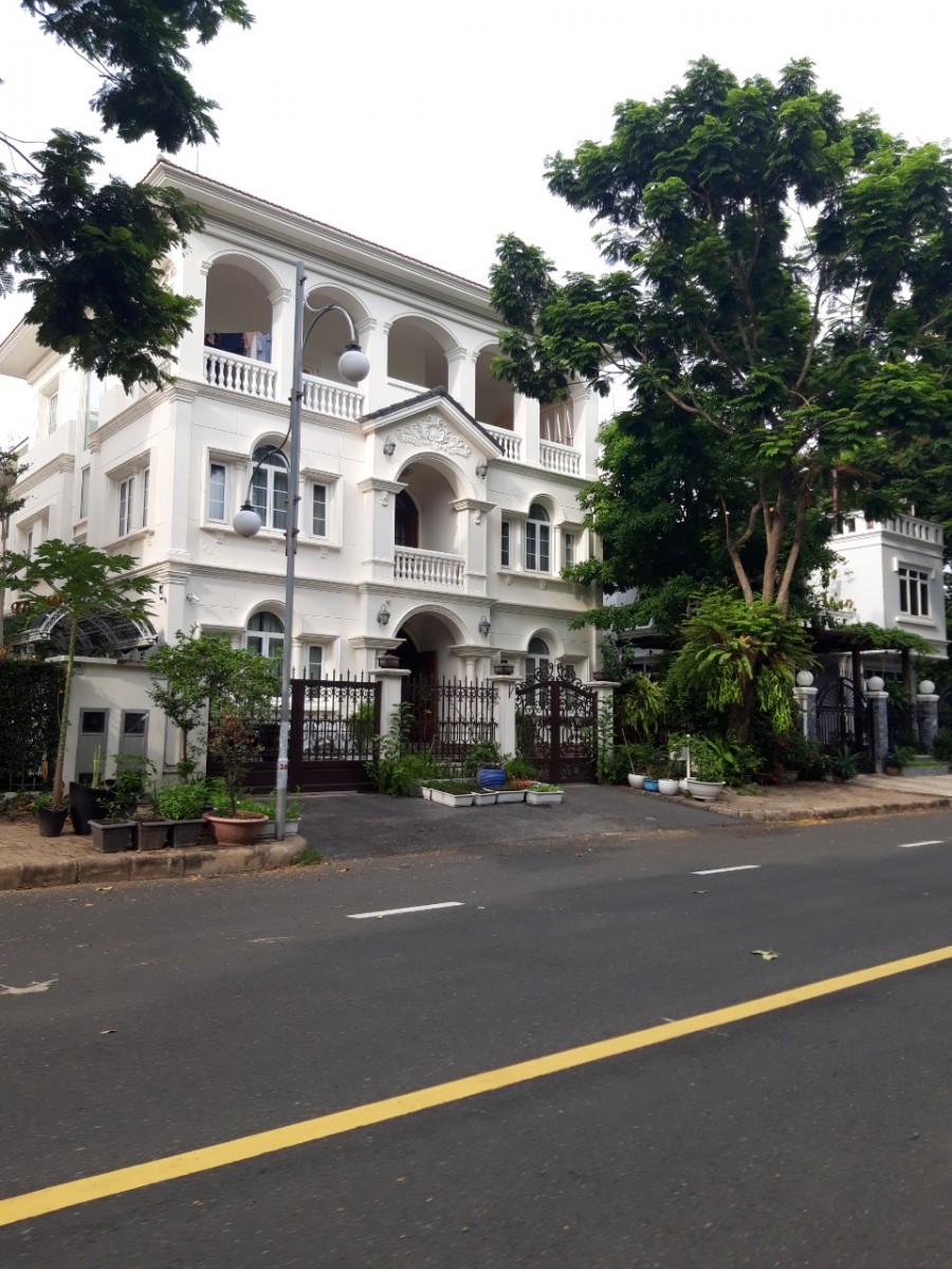 Cho thuê biệt thự Phú Mỹ Hưng, Nam Thông, có hồ bơi nhà mới full nội thất cao cấp LH: 0902857558 THANH PHONG.
