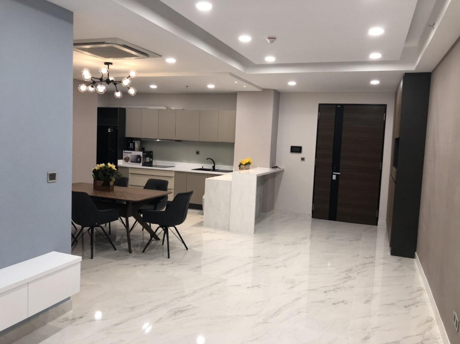 Cần cho thuê nhanh căn hộ Green Valley, PMH, Q7 nhà đẹp, giá rẻ nhất,view sân golf và hồ bơi rấ đẹp