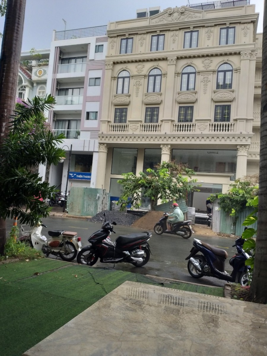 Cần cho thuê khách sạn góc 2 mặt tiền đường Phan Khiêm Ích, Phú Mỹ Hưng, Quận 7