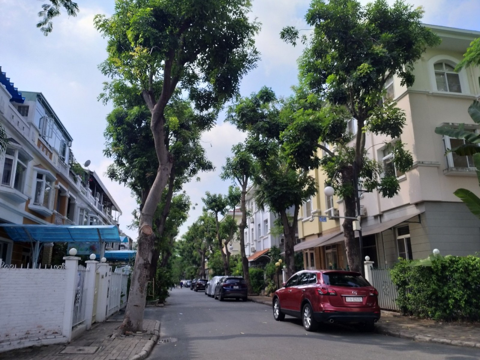 Gia đình cần cho thuê biệt thự Phú Mỹ Hưng, Q7 Căn góc nhà mới, giá 2000$/tháng