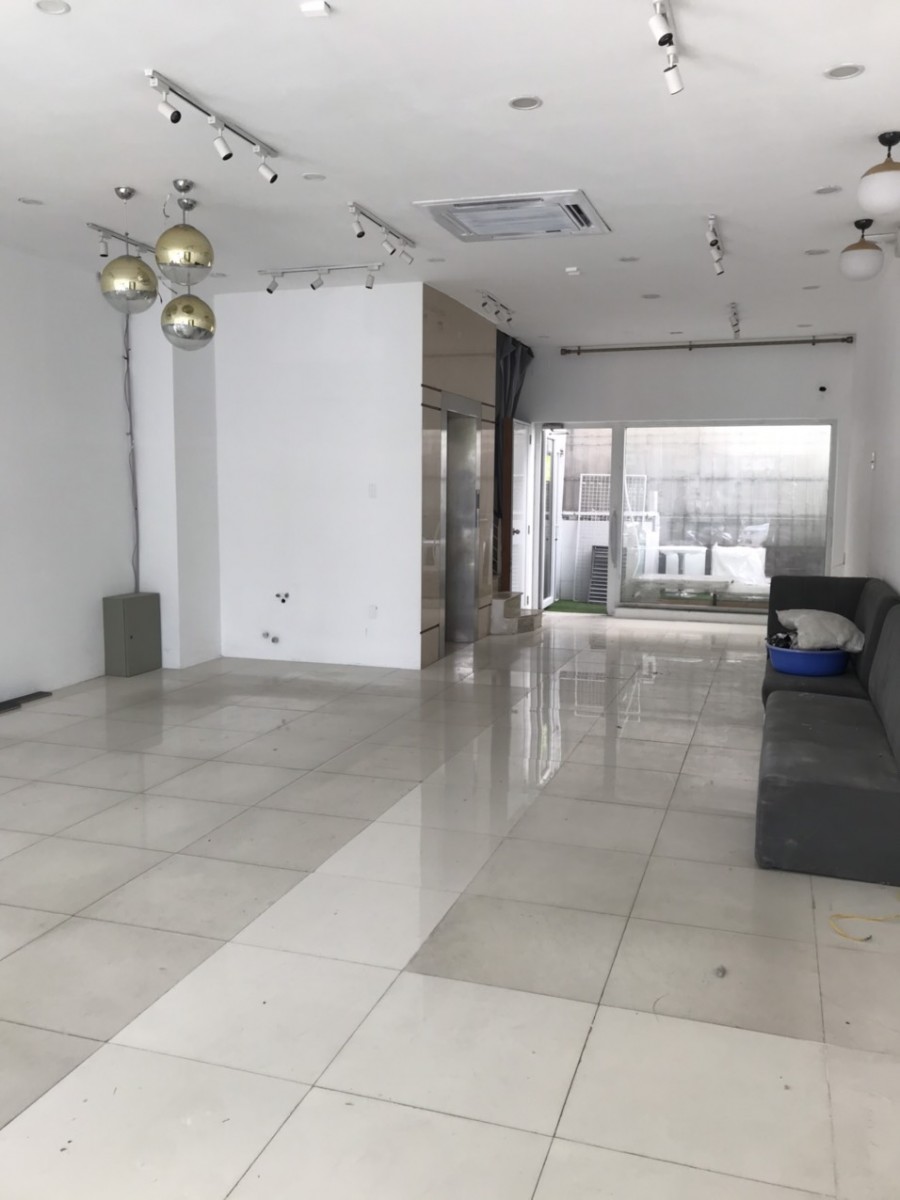Cho thuê mặt bằng tầng trệt khu Hưng Gia, Hưng Phước, đường lớn, DT: 111m2, giá 20 triệu. LH: 0917857039 Xuân.