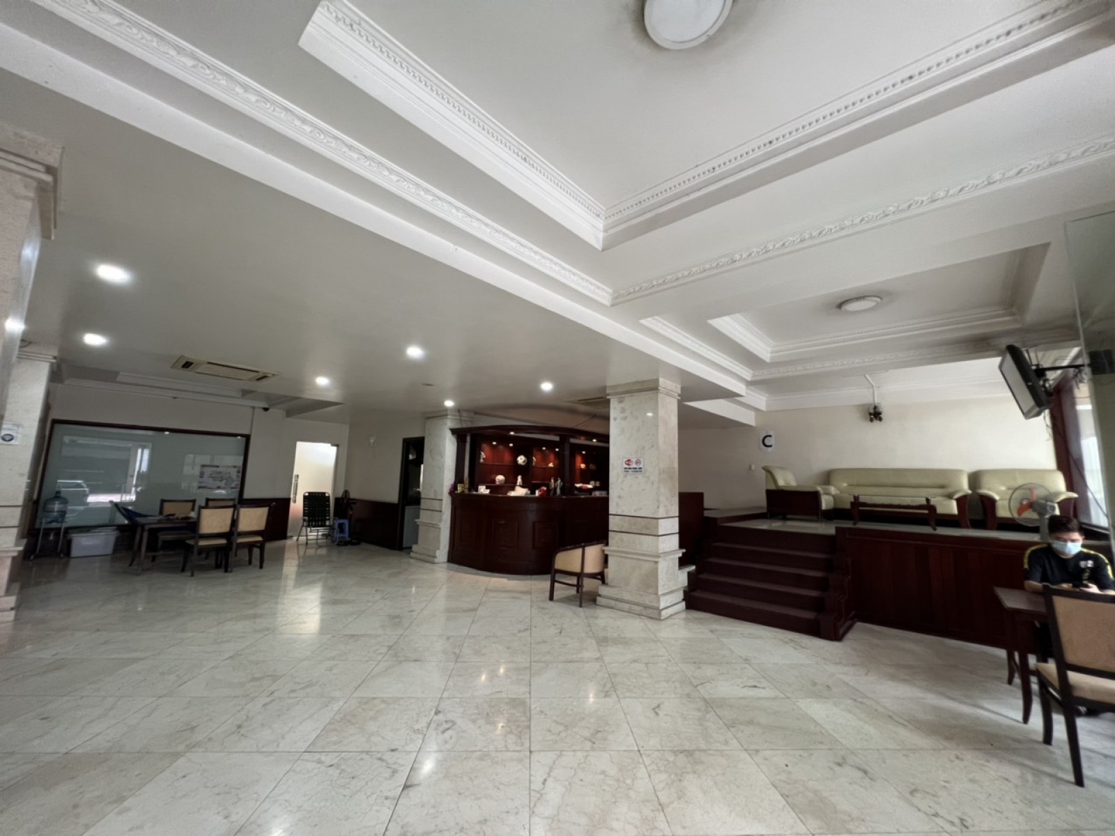 Cho thuê mặt bằng tầng trệt làm nhà hàng, quán ăm, cafe,... ,Phú Mỹ Hưng ,Q7. 200m2. Gía: 47tr/tháng. LH: 0946972730 Tân