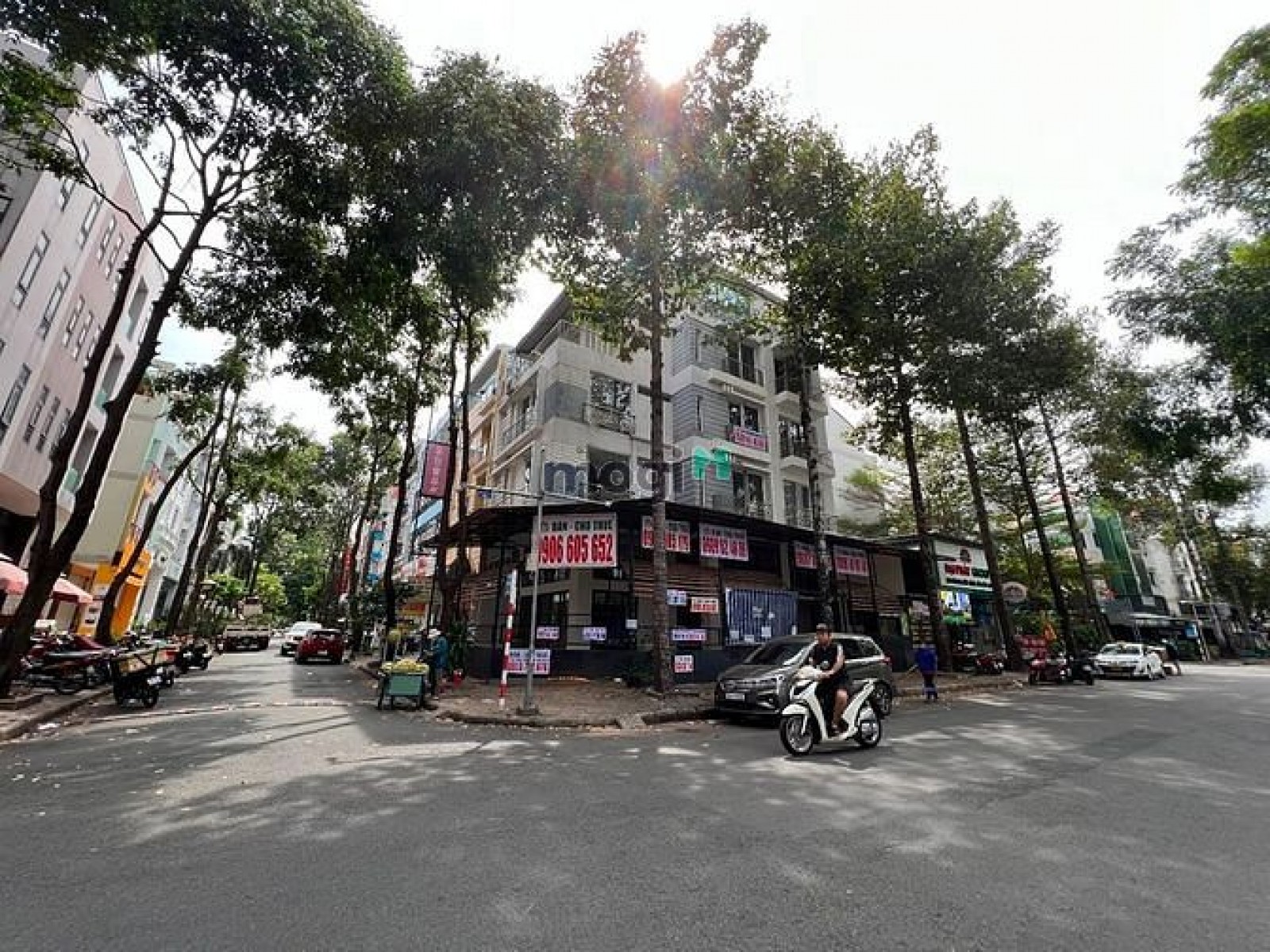 Cho thuê nguyên căn góc 2 mặt tiền Phạm Văn Nghị, DTSD: 800m2 khu hưng gia 4, phú mỹ hưng. LH: 0946972730