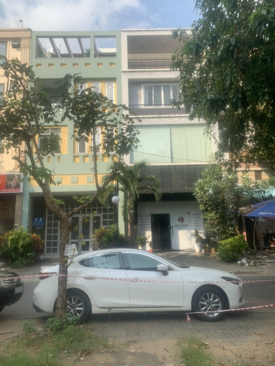 Bán nhà phố hưng gia 2,phú mỹ hưng,thang máy,3 lầu, DT: 6*18.5 m2, 30 tỷ. LH: 0946972730
