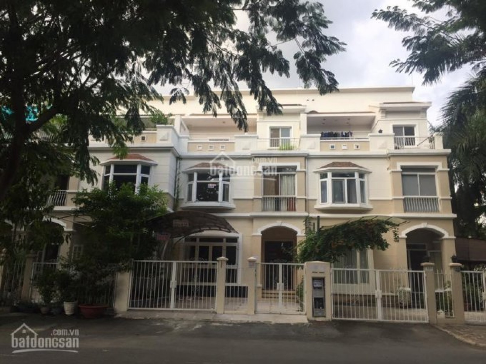 Bán biệt thự Mỹ Thái 7x20m, đường lớn, hướng Đông Nam, nội thất đầy đủ, giá 23 tỷ đang có HĐT cao.