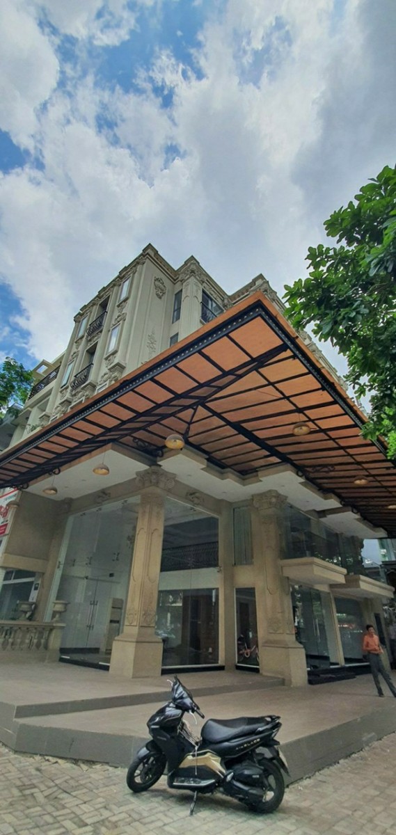 Cho thuê nhà phố kinh doanh Hưng Gia căn 2 góc Bùi Bằng Đoàn Phú Mỹ Hưng. Q7. LH: 0946972730 - 6702