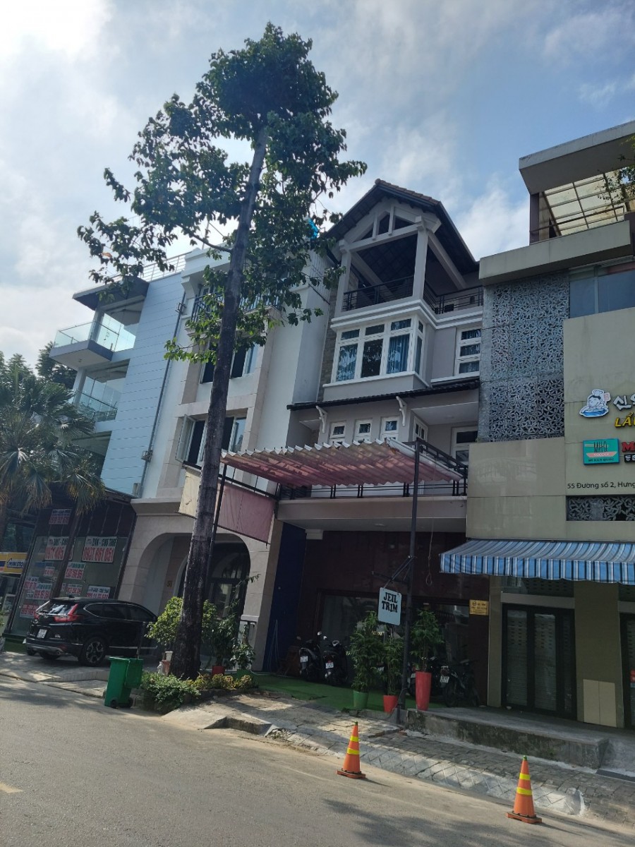 Cần cho thuê nhà phố Hưng Gia đường lớn số 2 PMH, trệt, 3 lầu, giá 1700$/tháng. LH: 0917857039