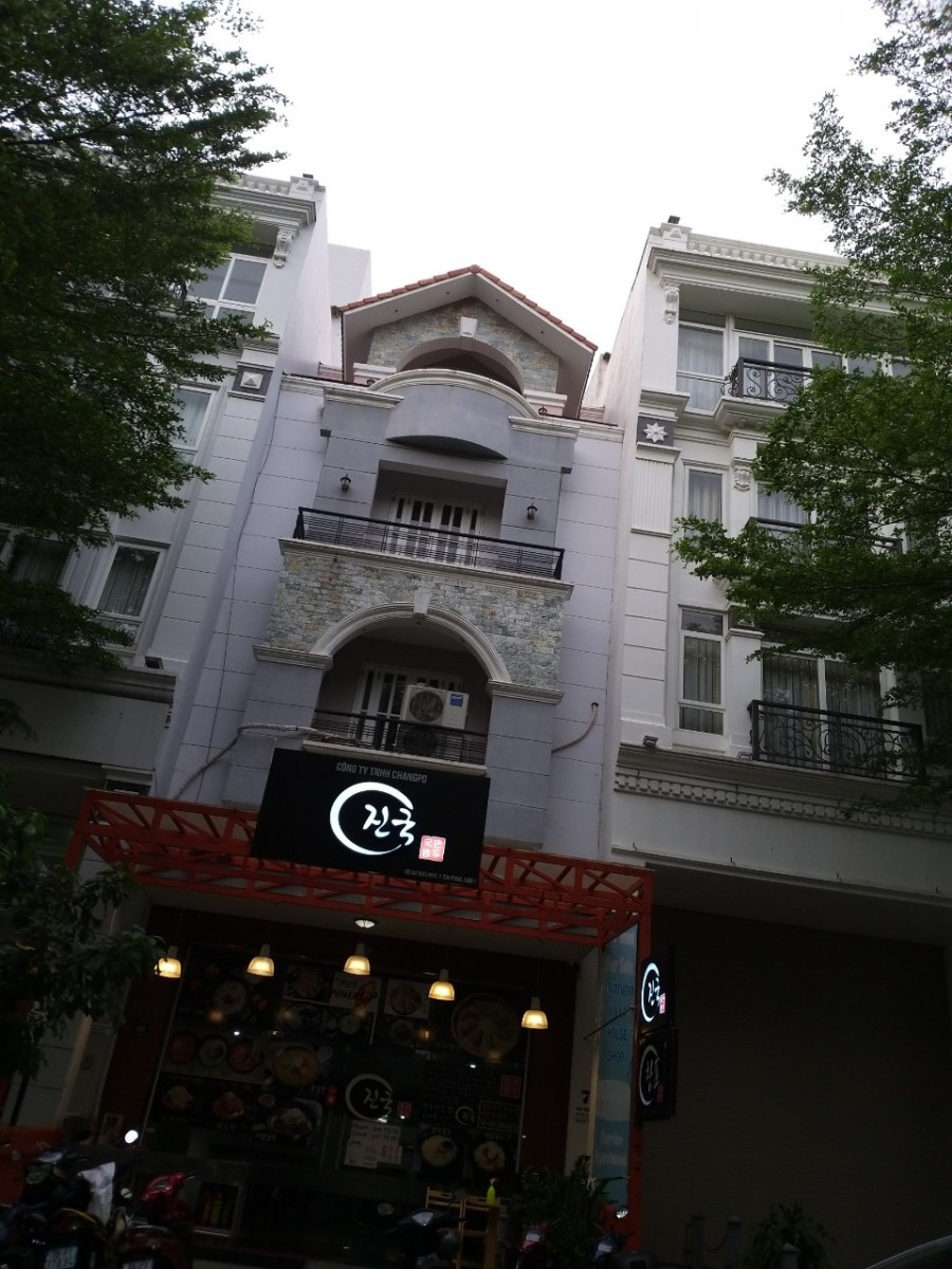 Cho thuê nhà phố Hưng Gia 5 mặt tiền đường số 2 Phú Mỹ Hưng, Q7. 8 PHÒNG. Gía 1800$/tháng. LH: 0917857039