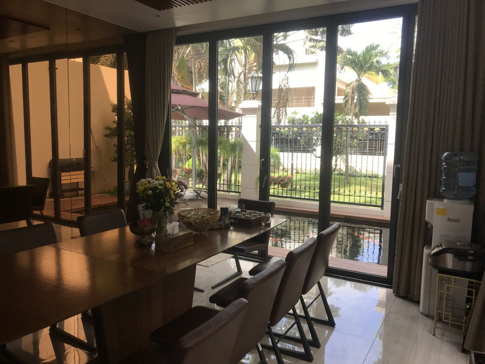 Bán GẤP biệt thự đơn lập có hồ bơi, nhà bao đẹp ngay Phú Mỹ Hưng. DT: 22x19,2m (416m2), 4PN,4WC, full nội thất. LH: 0917857039 - 6962