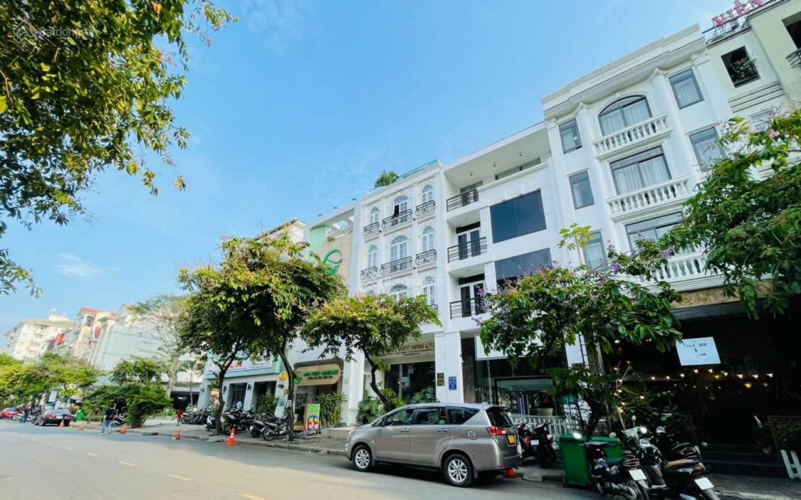 Bán nhà phố mặt tiền đường số 6 Phú Mỹ Hưng (6x18,5m), 4 tầng, giá 37.5 tỷ. LH: 0946972730 Tân