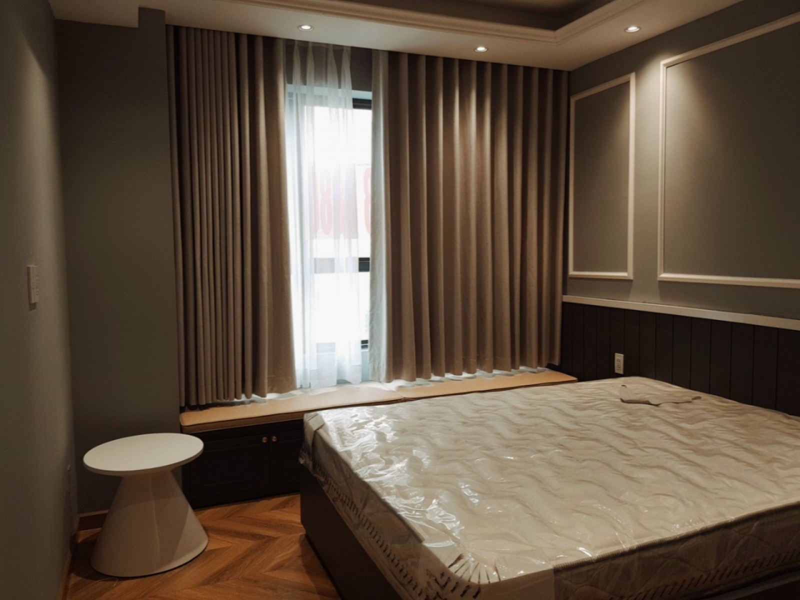 Bán gấp CH Mỹ Phát Phú Mỹ Hưng vị trí đẹp - view sông - gía tốt - 137m2 - có ô xe chỉ 6.1 tỷ ban công rộng LH: 0902857558 THANH PHONG.