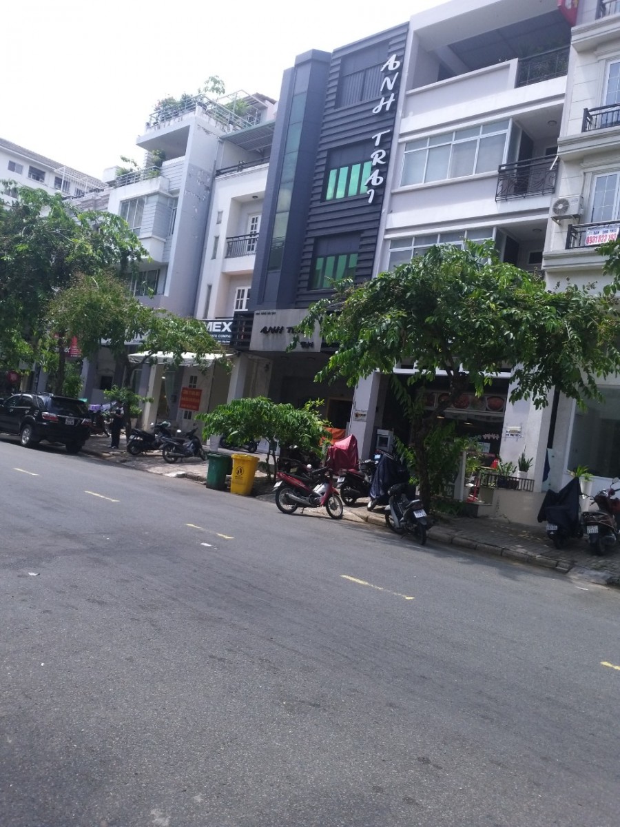 Bán nhà phố Hưng Phước 4 MT đường số 6 Phú Mỹ Hưng, Q7. DT: 6x18,5m. giá 45 tỷ. LH: 0946972730 Tân.