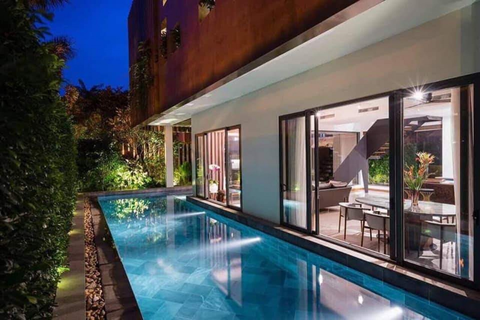 Cho thuê biệt thự đơn lập siêu đẹp, mới, nội thất hiện đại 400m2, 5PN, Phú Mỹ Hưng, Q7, có hồ bơ. LH: 0946972730 Tân.