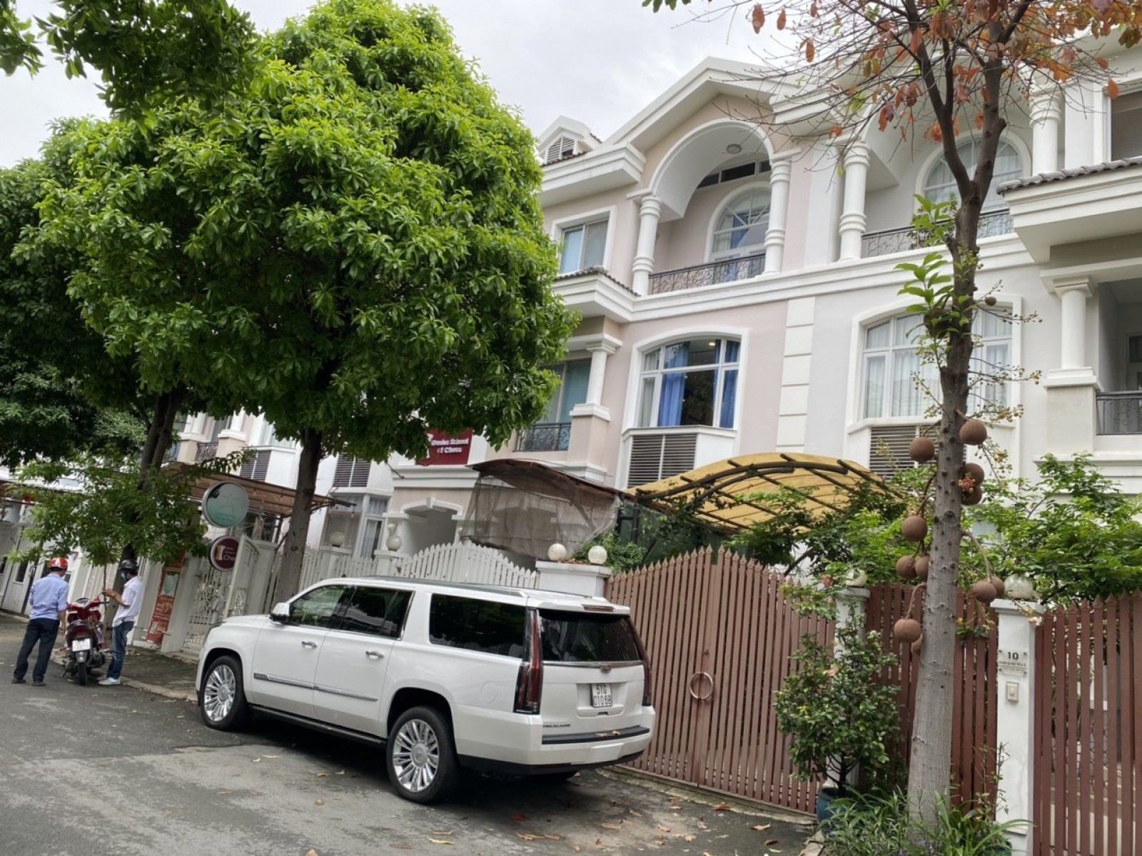 Nhà đẹp cho thuê Phú Mỹ Hưng, Quận 7, gần cầu ánh sao, trường Đinh Thiện Lý, SSIS, 200m2, giá: 50 triệu. LH: 0946972730 Tân