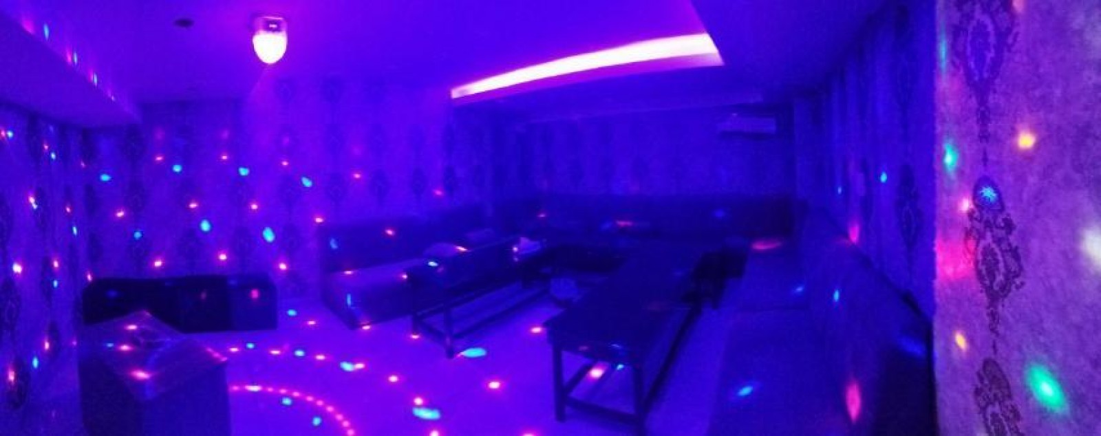 Cho thuê Karaoke tại Phú Mỹ Hưng, Quận 7, DT: 300m2, có 6 phòng karaoke, giá 40 triệu. LH: 0917857039 - 7067