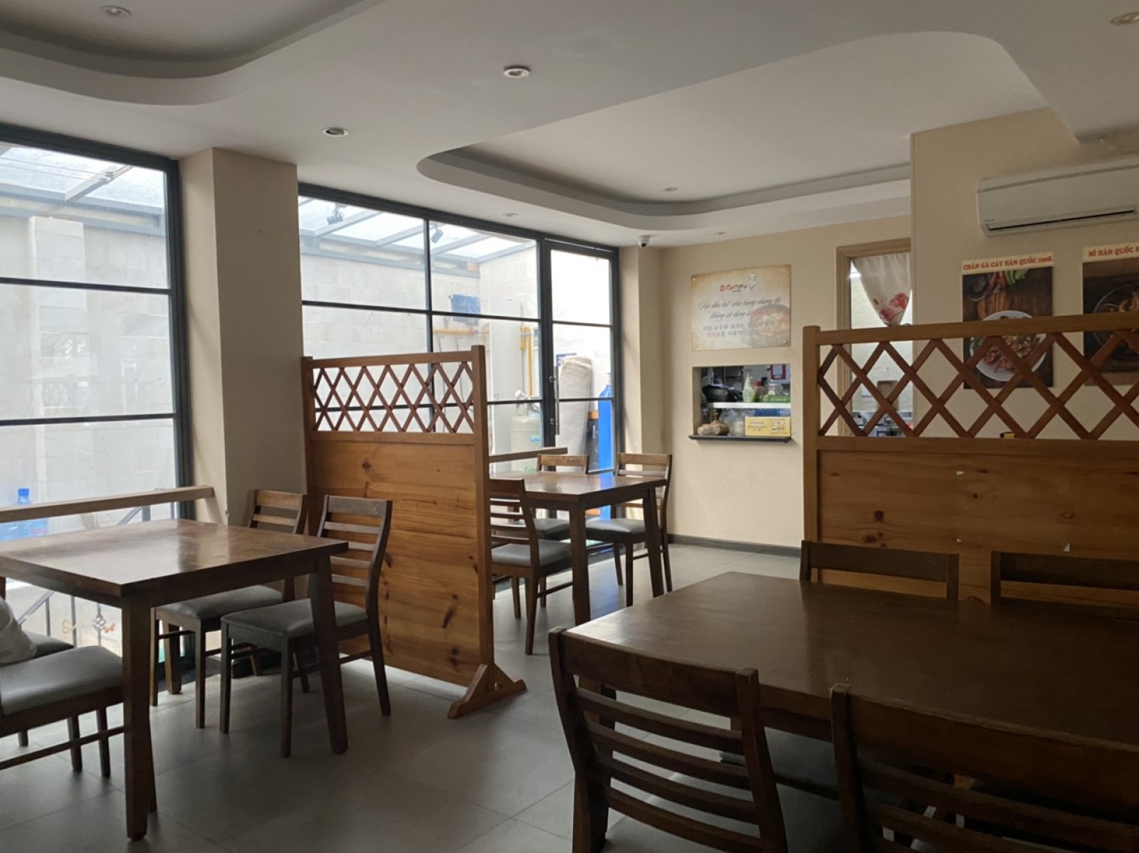 Cho thuê mặt bằng tầng trệt Phú Mỹ Hưng đường lớn Cao Triều Phát làm quán ăn, cafe. LH: 0946972730 Tân. - 7104