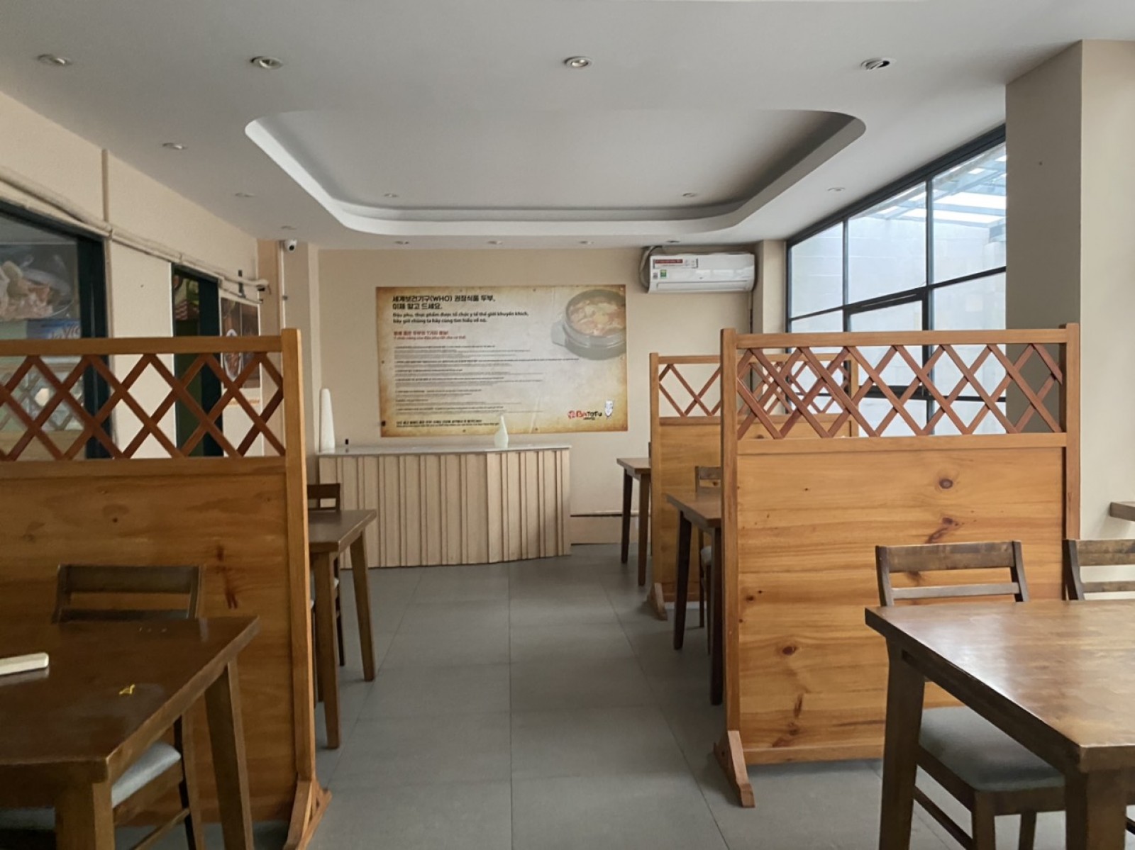 Cho thuê mặt bằng tầng trệt Phú Mỹ Hưng đường lớn Cao Triều Phát làm quán ăn, cafe. LH: 0946972730 Tân.