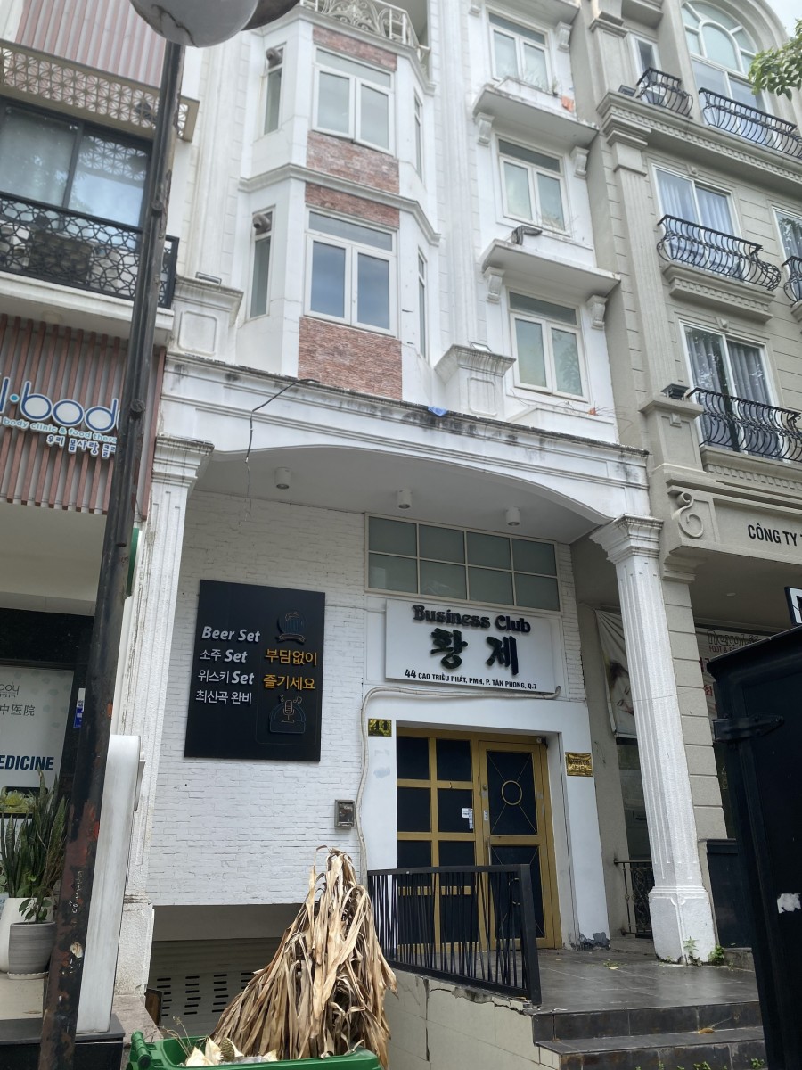 Cho thuê nguyên căn nhà phố Hưng Gia đường Cao Triều Phát, Phú Mỹ Hưng, Quận 7. LH: 0946972730 Tân.